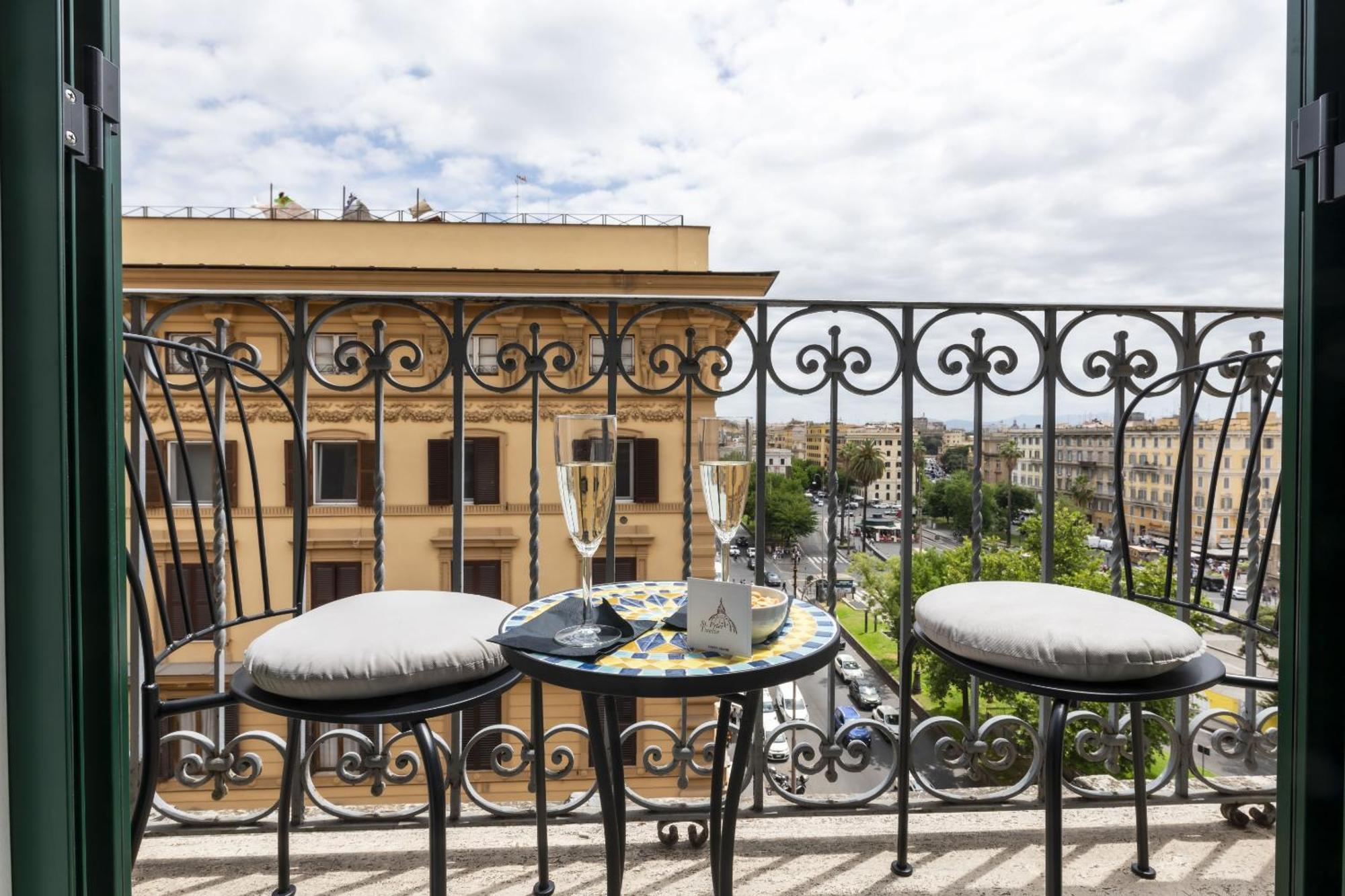 St Peter Twelve Bed & Breakfast Rome Exterior photo