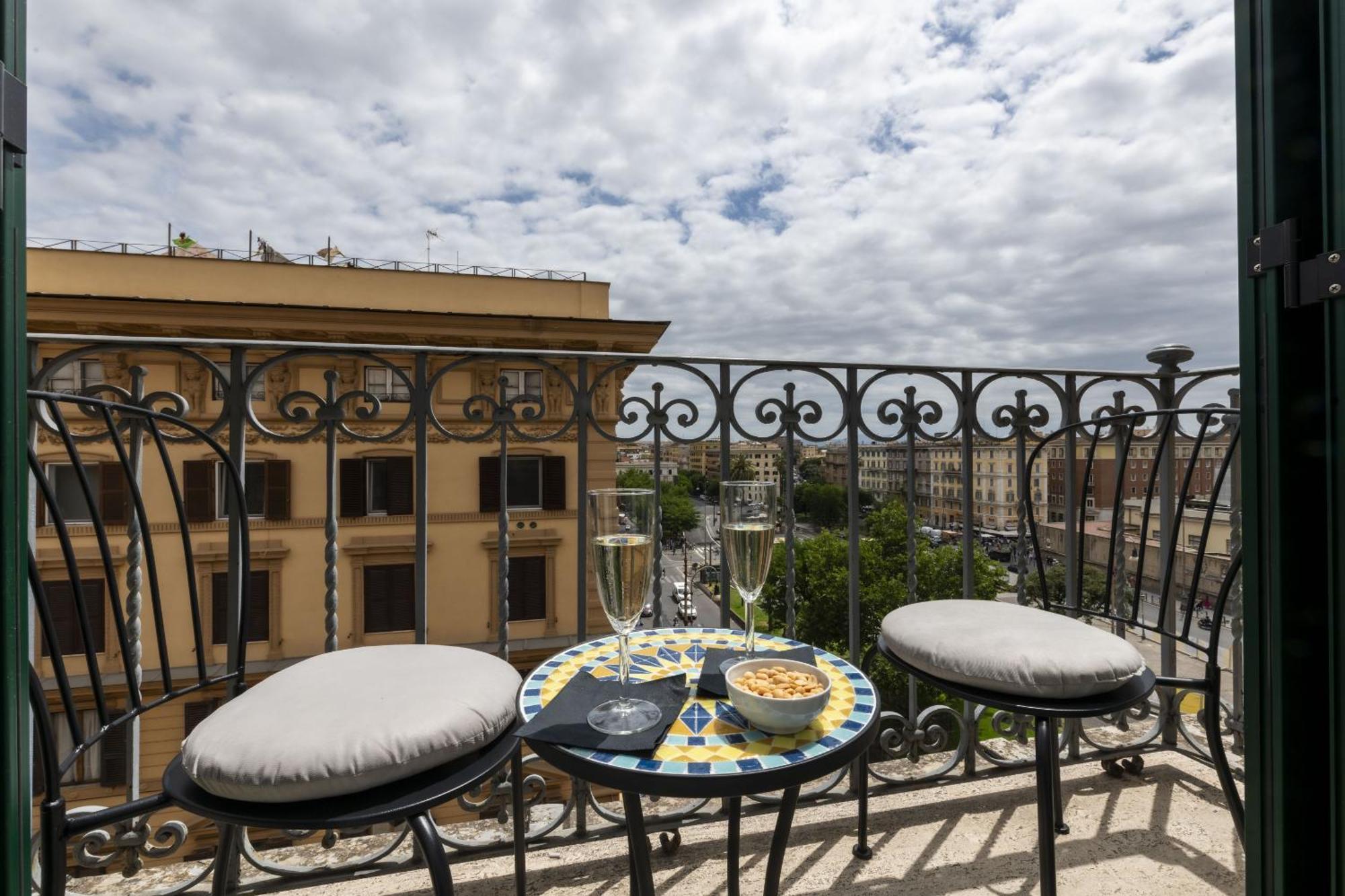 St Peter Twelve Bed & Breakfast Rome Exterior photo